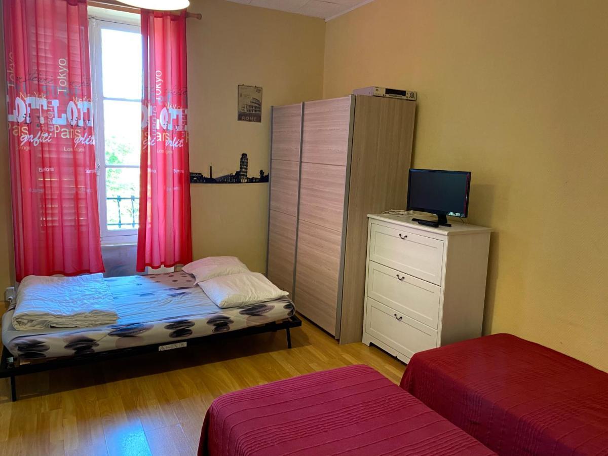 Les Studios Meubles De L'Avenue Bouloumie Vittel Buitenkant foto