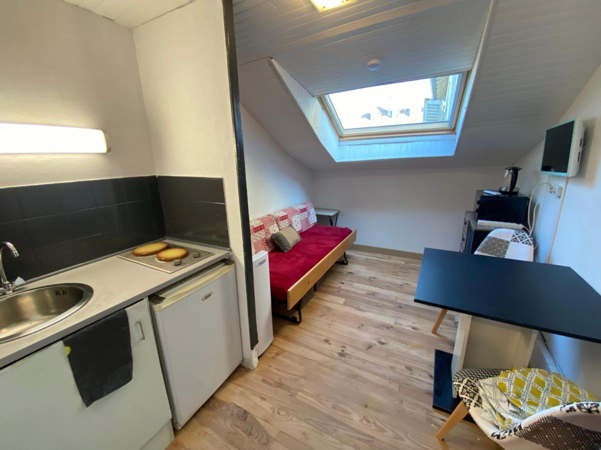Les Studios Meubles De L'Avenue Bouloumie Vittel Buitenkant foto